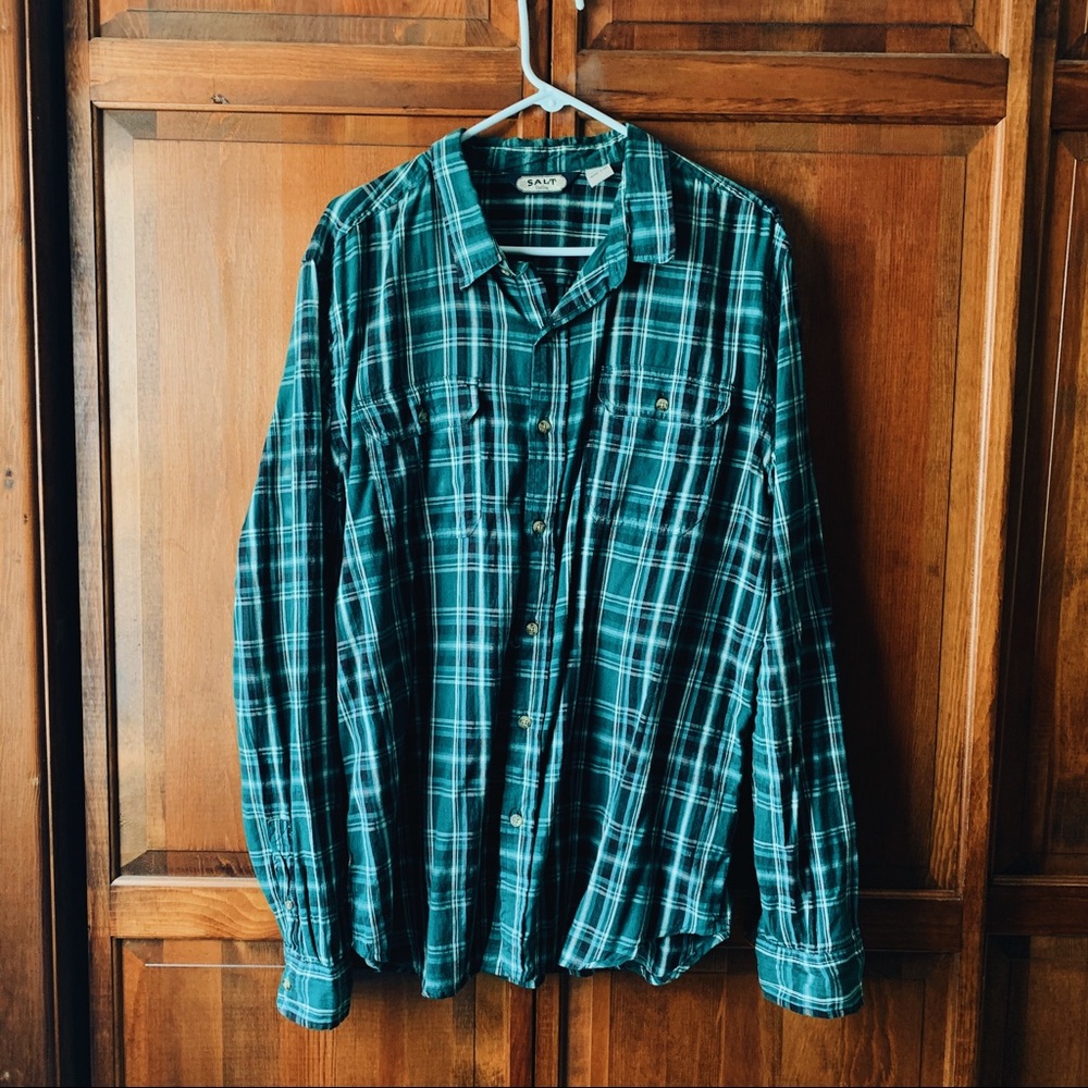 Lightweight & Casual Green Flannel Button Down